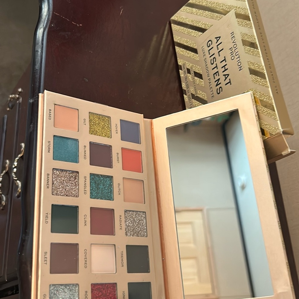 Revolution Pro All That Glistens Luxe Shadow Palette